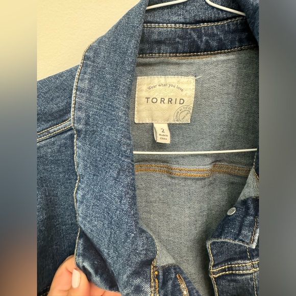 Torrid Stretch Jean Jacket Size 2 - Picture 2 of 3